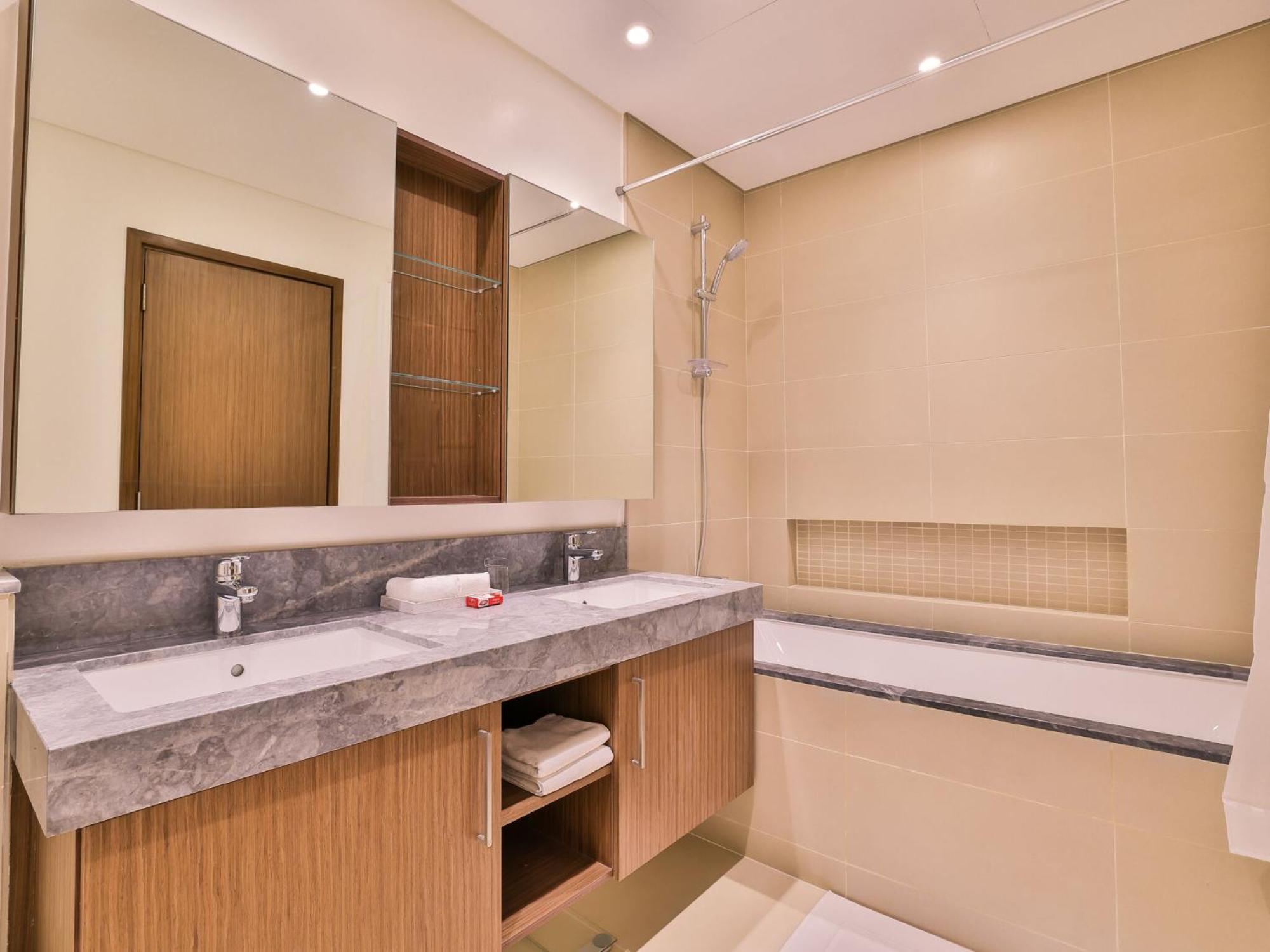 Luxurious Apartments Dubai Marina Views Pool Gym By Sojo Stay Экстерьер фото